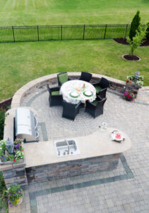 Discover The Luxury Of Custom Outdoor Kitchens